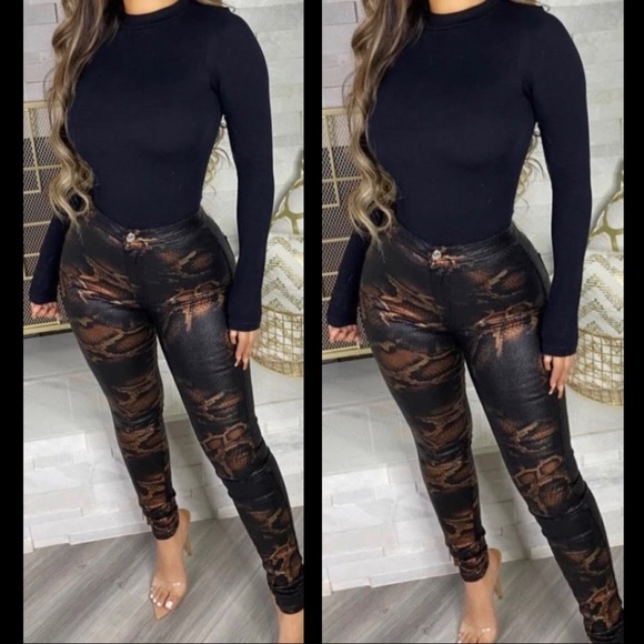 High Waisted snake print pants - Picture 1 of 2